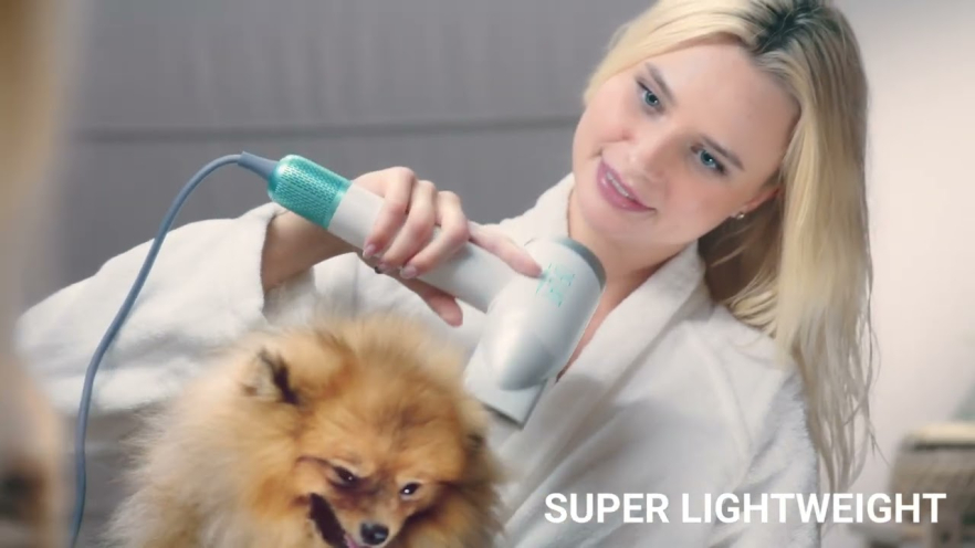 Video TAURO PRO LINE handheld pet coat dryer with negative ion generation technology pink - 1